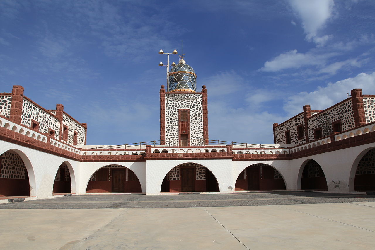 1280px-tuineje_-_calle_laurel_-_faro_de_la_entallada_06_ies