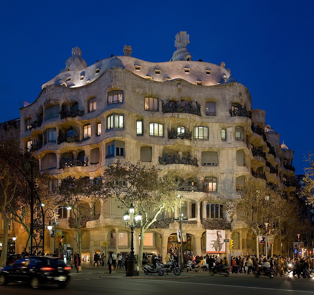 Casa_mil_-_barcelona-_spain_-_jan_2007